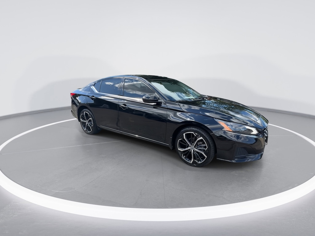Used 2023 Nissan Altima SR Intelligent AWD Sedan
