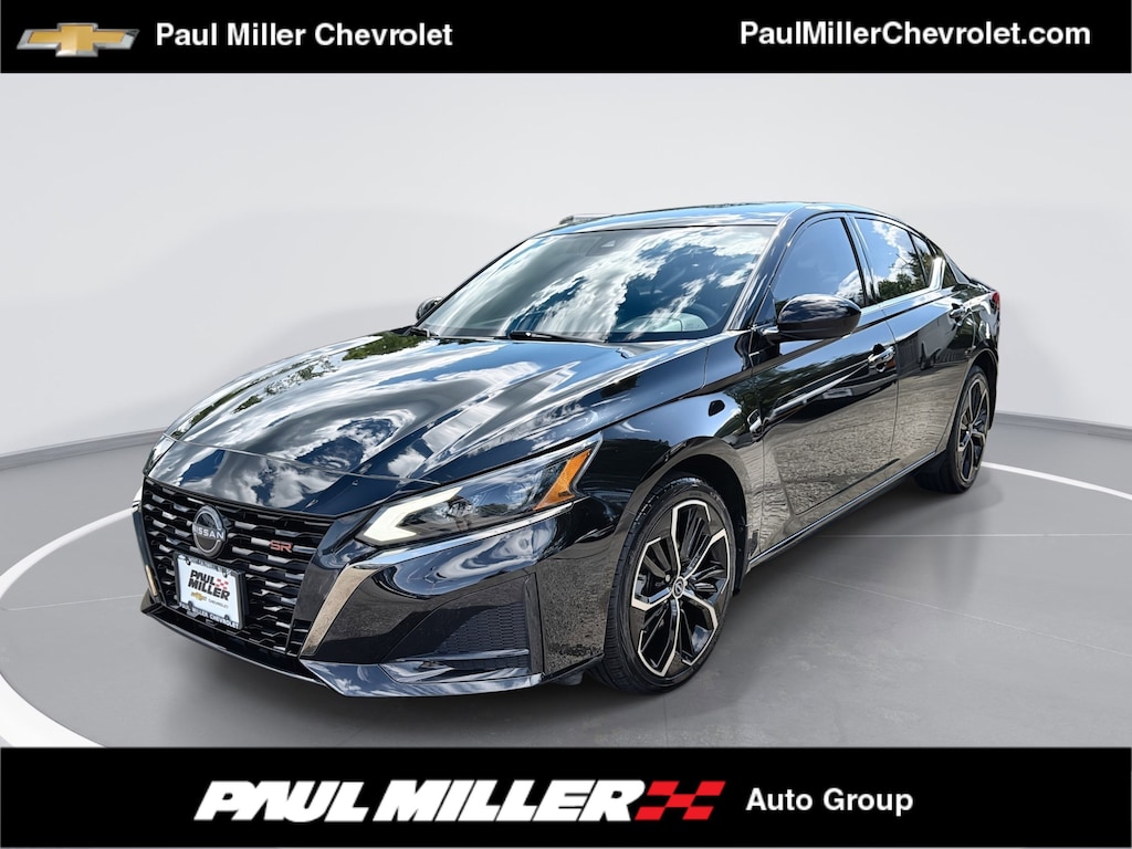 Used 2023 Nissan Altima SR Intelligent AWD Sedan