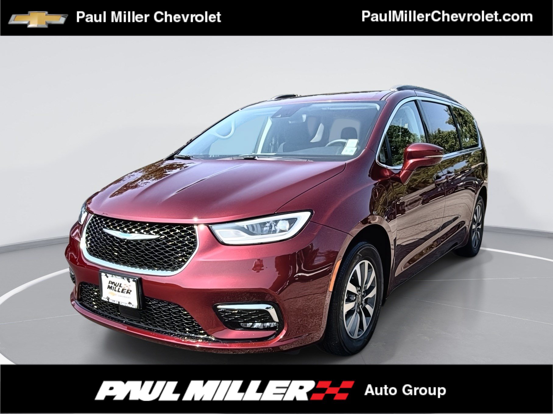 2021 Chrysler Pacifica Hybrid Touring Hybrid's photo