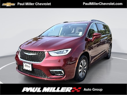 2021 Chrysler Pacifica Hybrid Touring Minivan