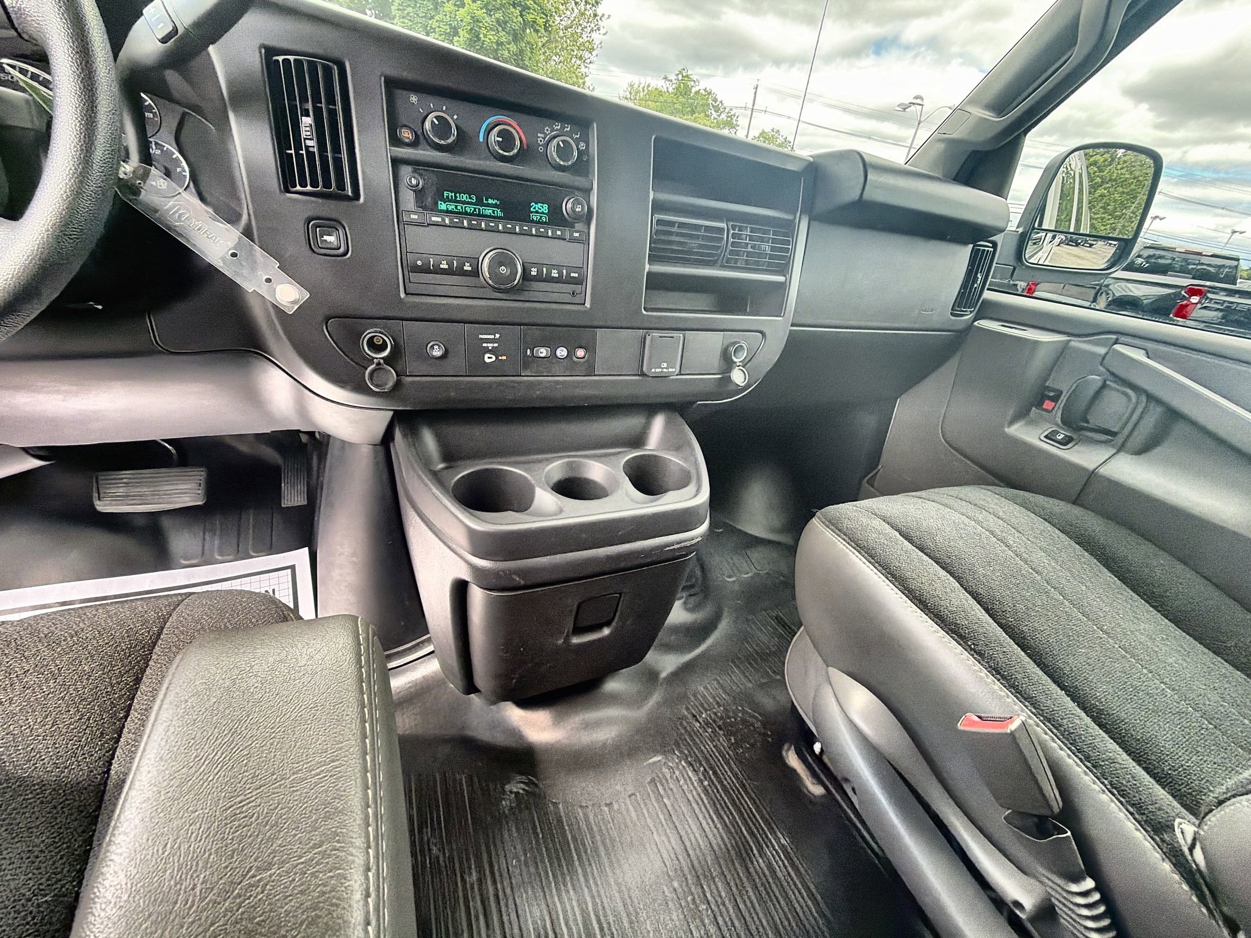 2024 GMC Savana Cargo Work Van - Photo 21