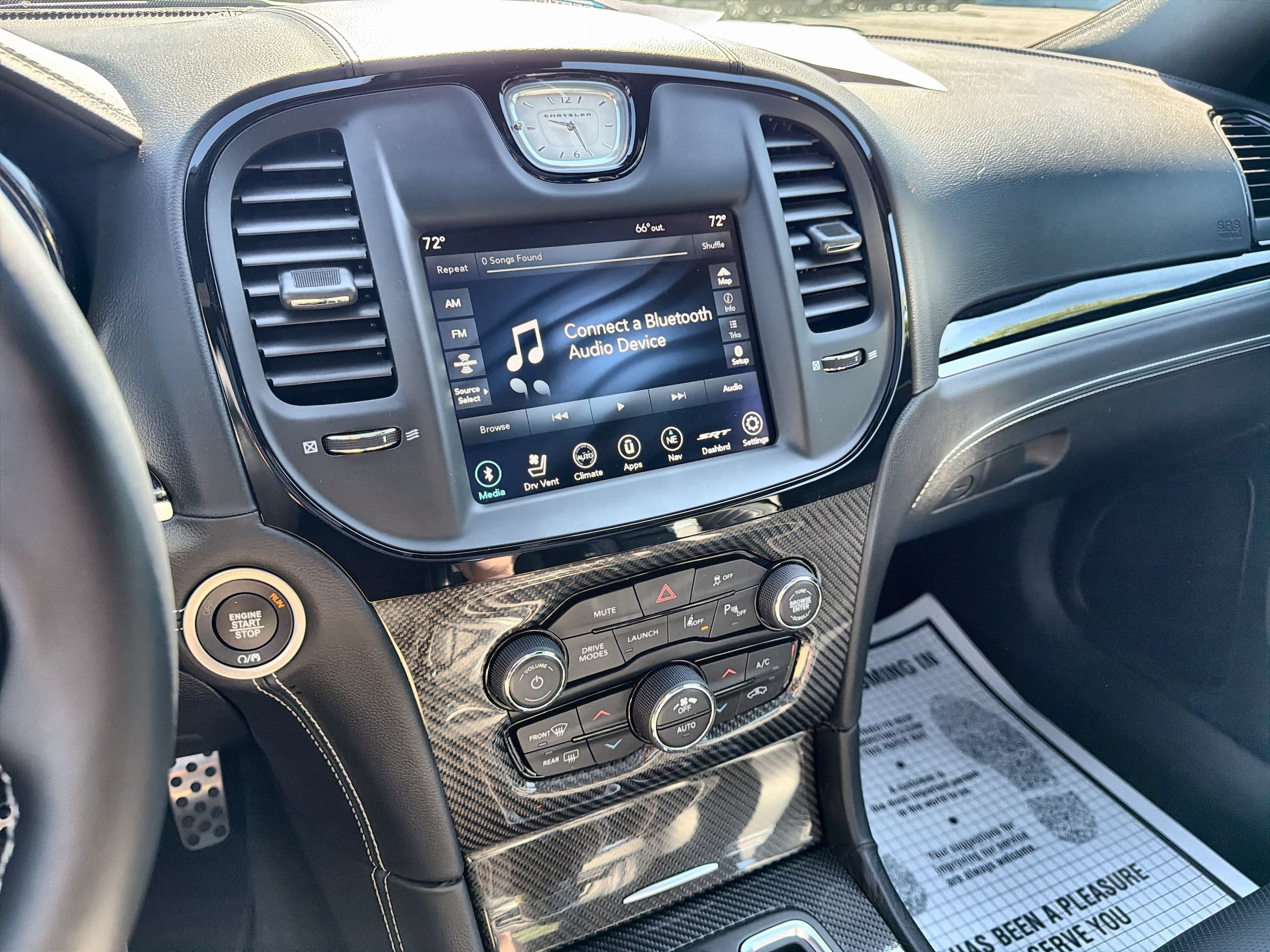 2023 Chrysler 300 C - Photo 13