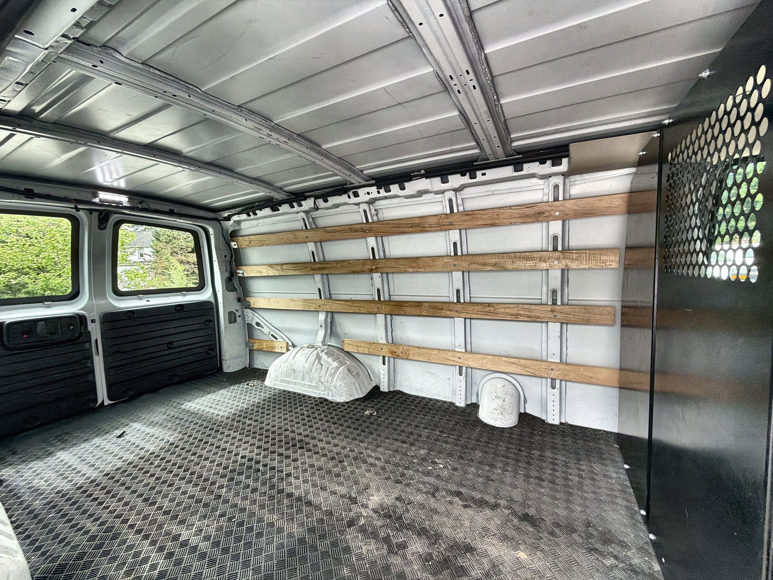 2024 Chevrolet Express Cargo Work Van - Photo 25