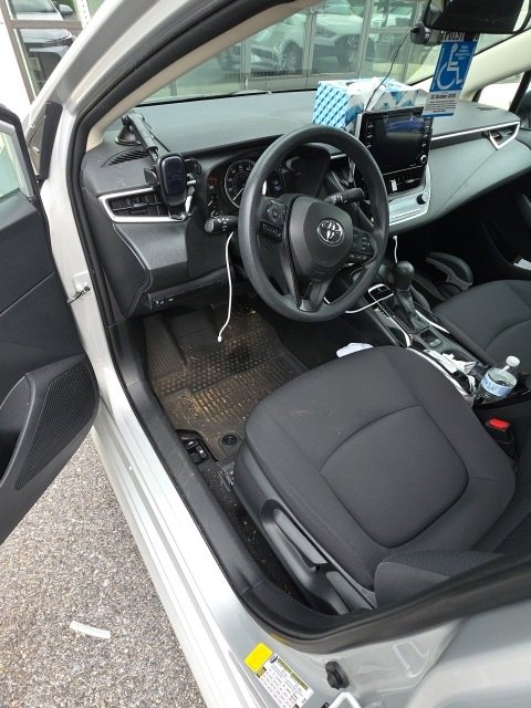 2021 Toyota Corolla LE photo 3