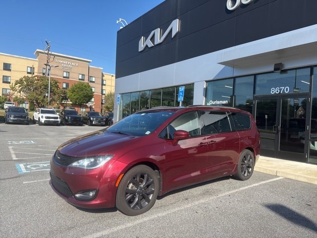 2018 Chrysler Pacifica Touring L photo 2