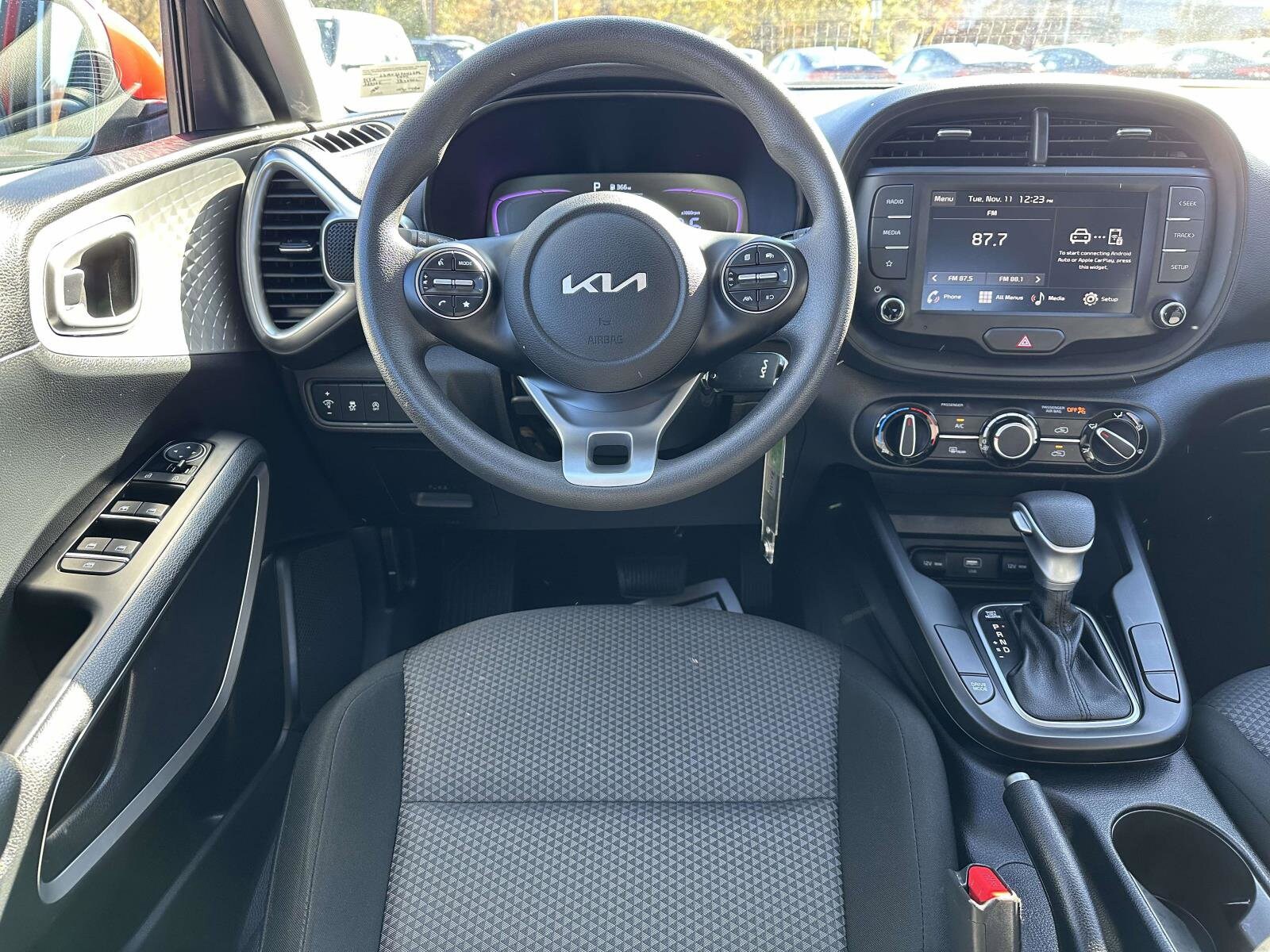 2025 Kia Soul LX photo 2