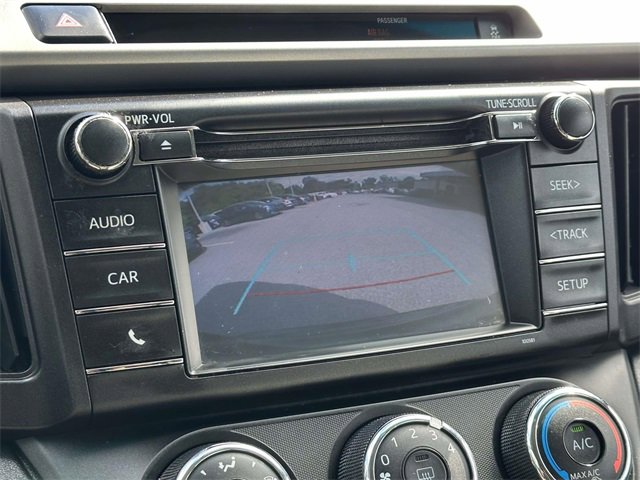 2016 Toyota RAV4 LE photo 4