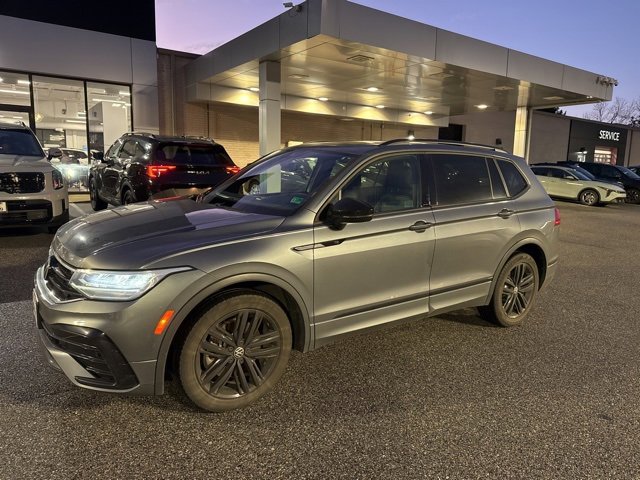 2022 Volkswagen Tiguan SE R-Line Black photo 2