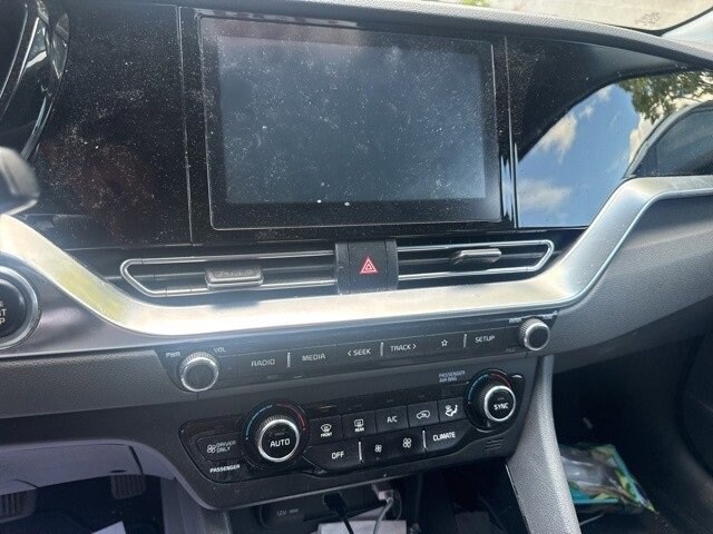 2020 Kia Niro LXS photo 3
