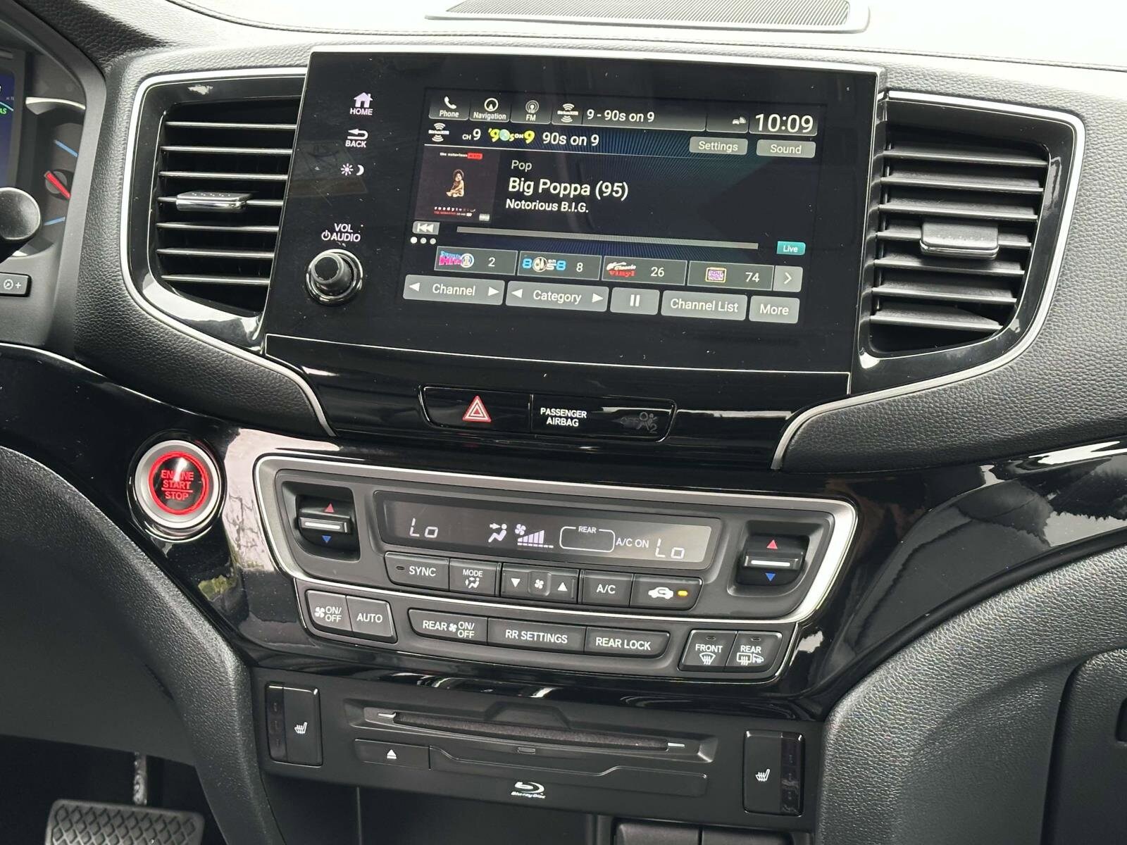 2022 Honda Pilot Touring photo 3
