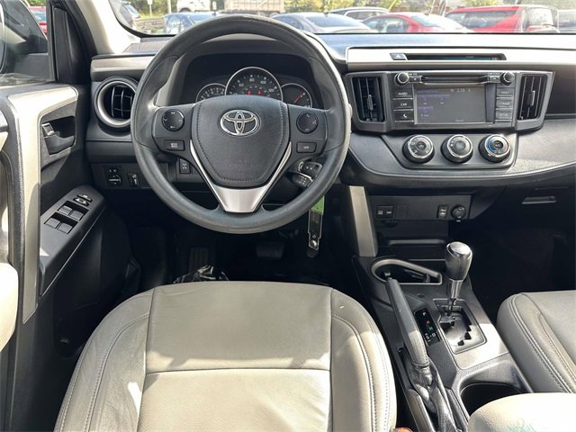 2016 Toyota RAV4 LE photo 2