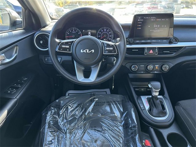 2023 Kia Forte LXS photo 2