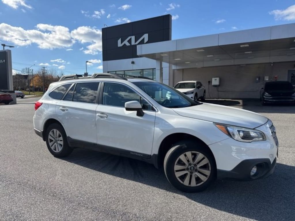 Used 2017 Subaru Outback 2.5i Premium 4D Sport Utility