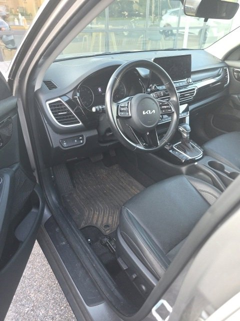 2022 Kia Seltos EX photo 4