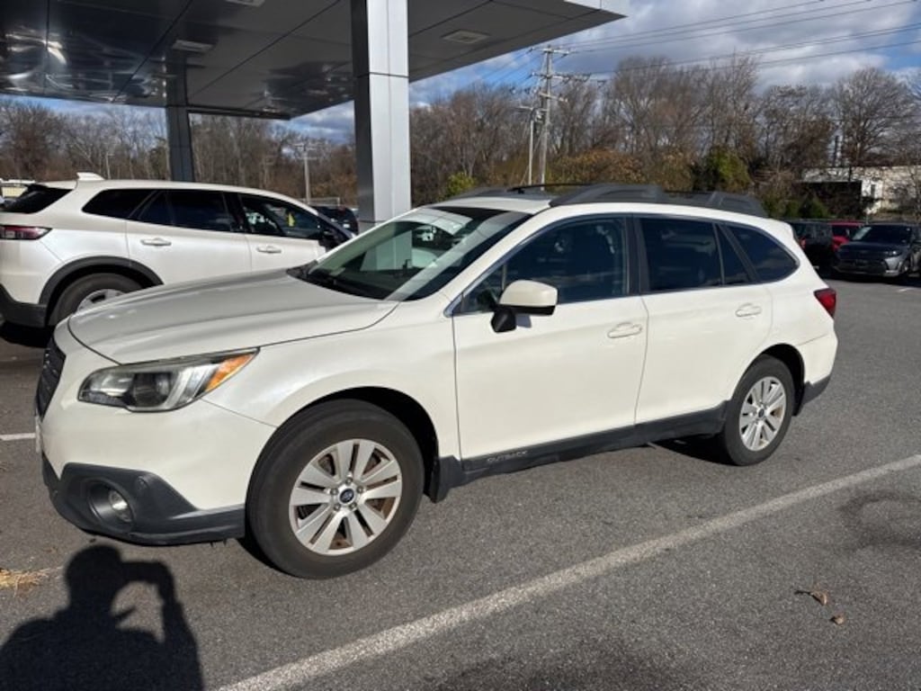 Used 2017 Subaru Outback 2.5i Premium 4D Sport Utility
