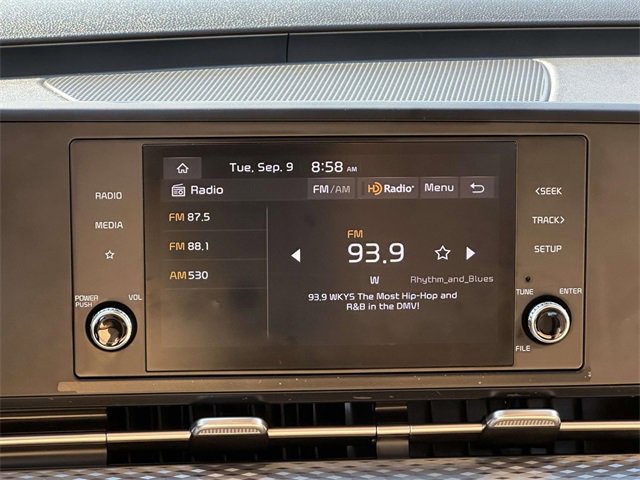 2024 Kia Carnival LX photo 3