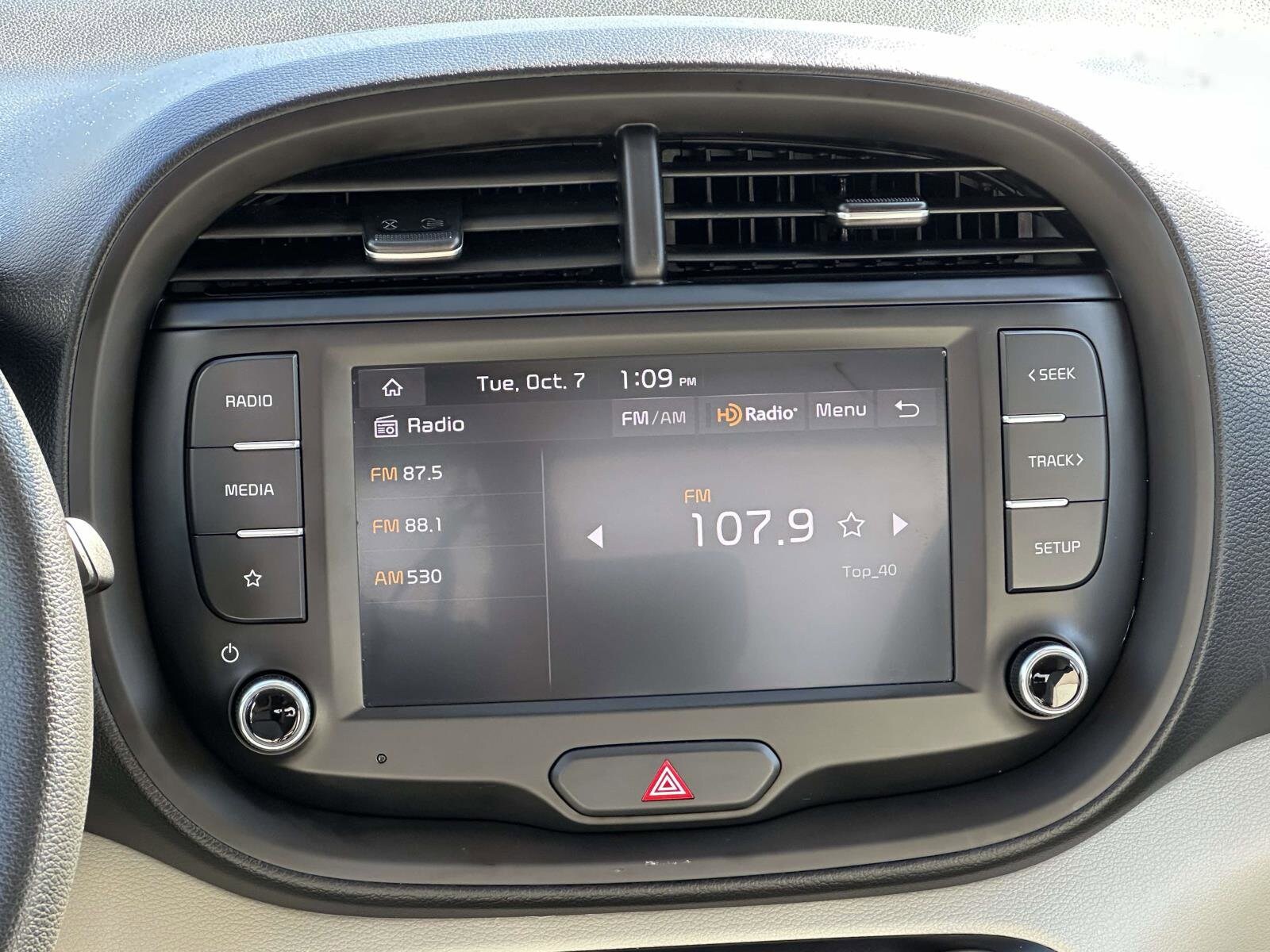 2023 Kia Soul LX photo 2