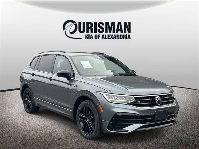 2022 Volkswagen Tiguan SE R-LINE BLACK's photo