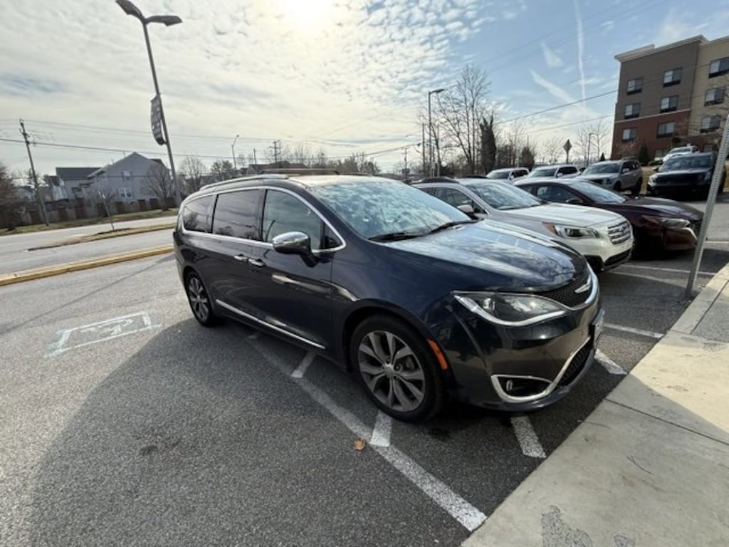 Used 2019 Chrysler Pacifica Limited 4D Passenger Van