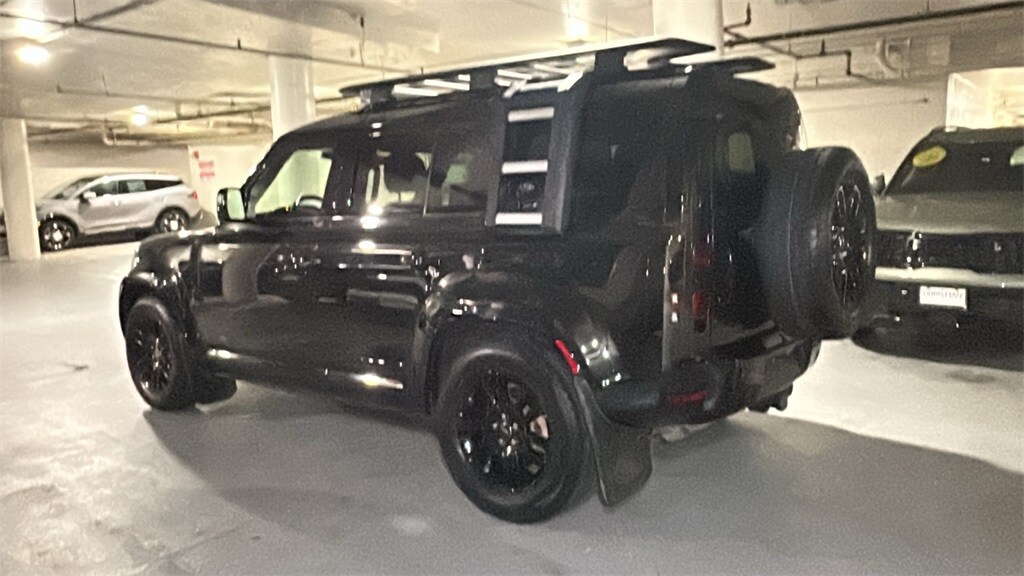 2022 Land Rover Defender X-Dynamic SE photo 3