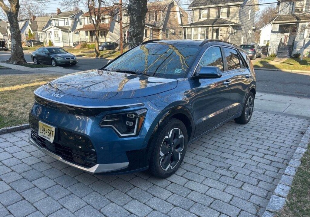 Certified 2023 Kia Niro EV Wave SUV