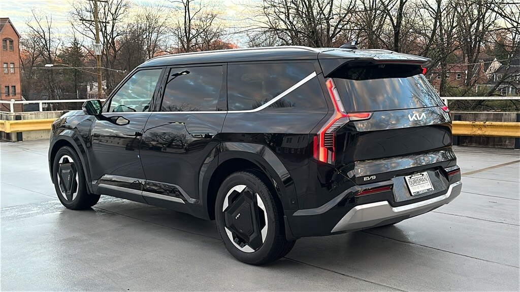2026 Kia EV9 Land photo 2