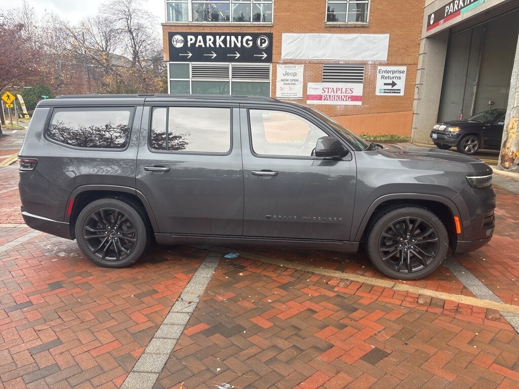 2022 Jeep Grand Wagoneer II photo 2