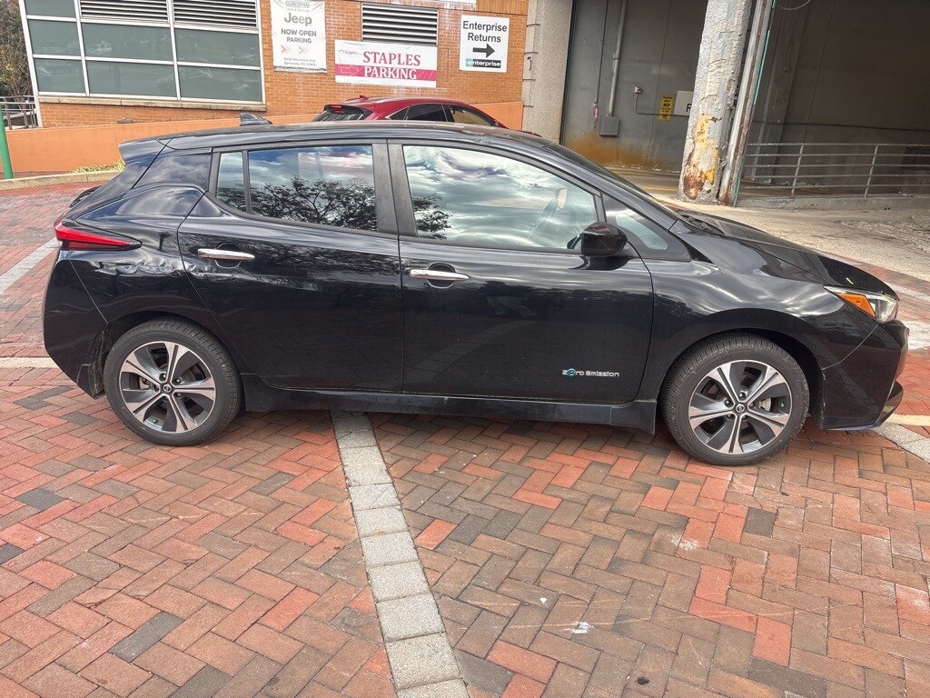 2019 Nissan Leaf SV Plus photo 2