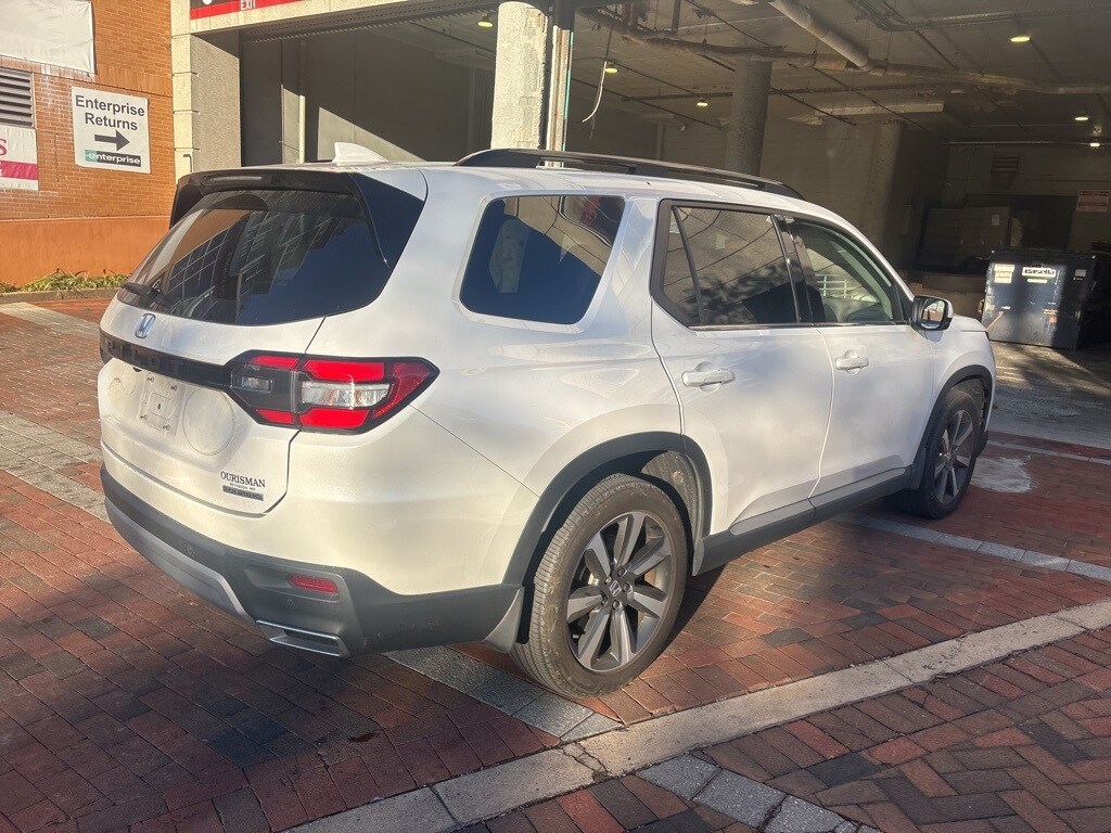 2023 Honda Pilot Touring photo 3