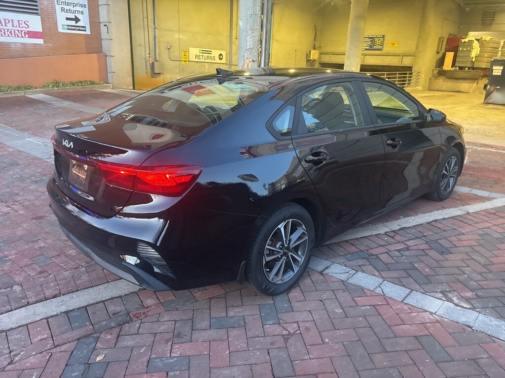 2022 Kia Forte FE LXS photo 3