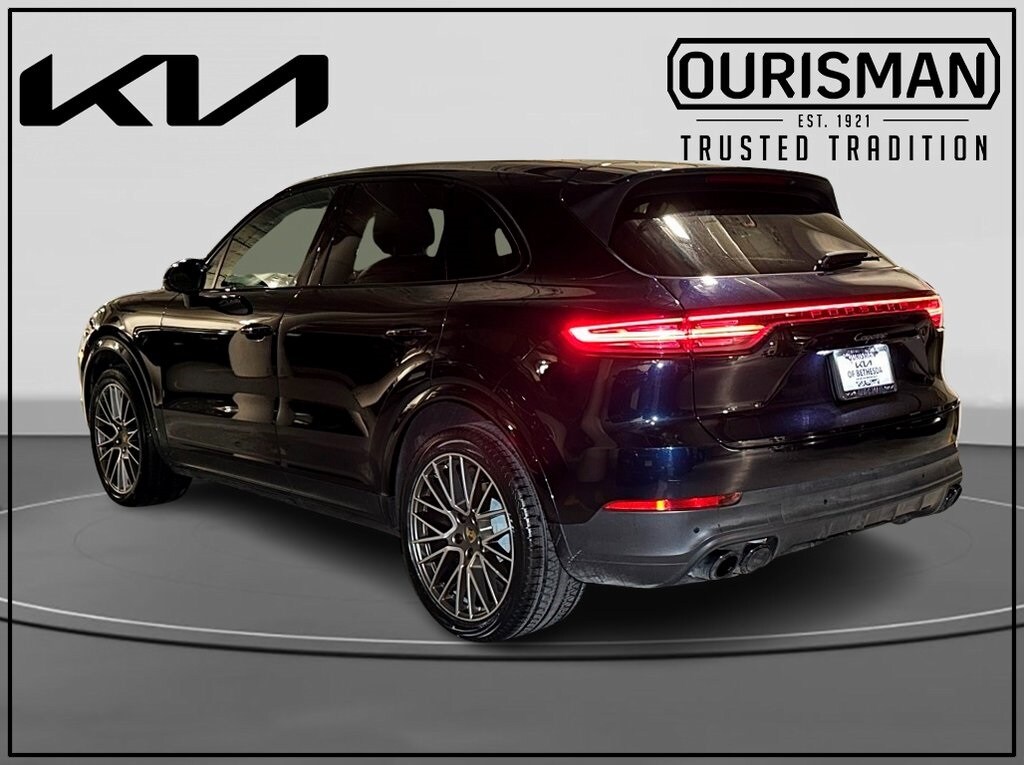 2023 Porsche Cayenne Platinum Edition photo 2