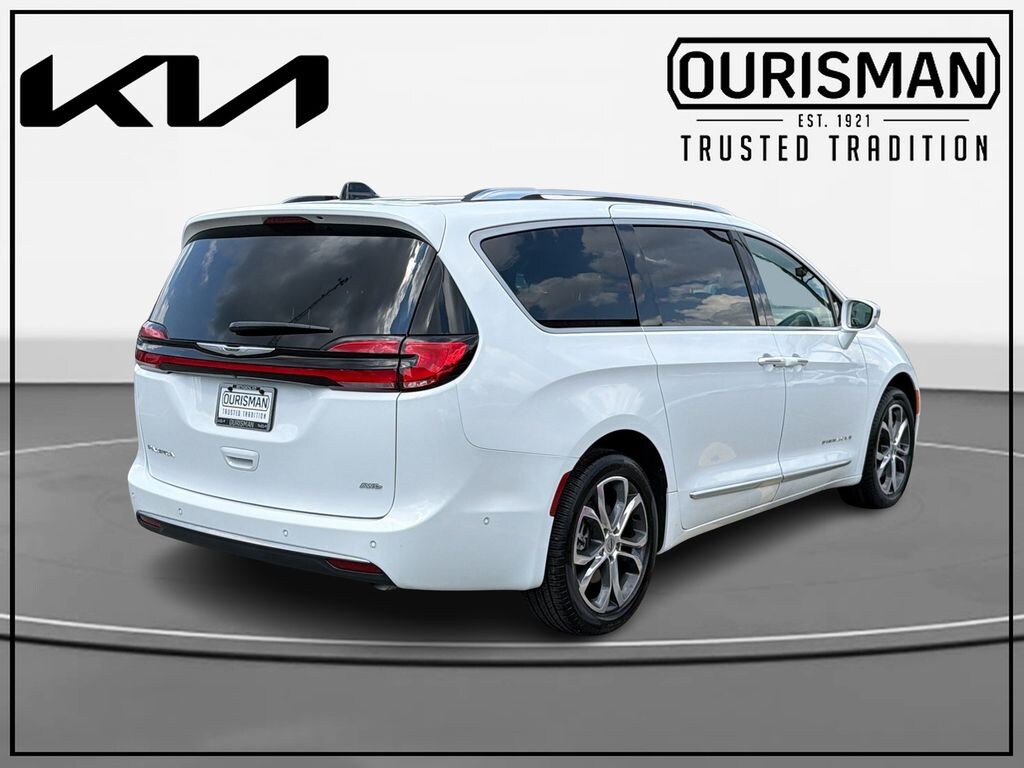 Used 2024 Chrysler Pacifica Pinnacle Van Passenger Van
