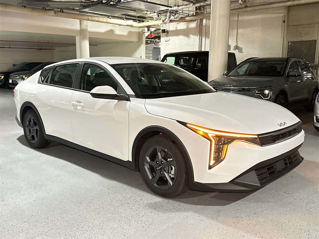 New 2025 Kia K4 LXS Sedan