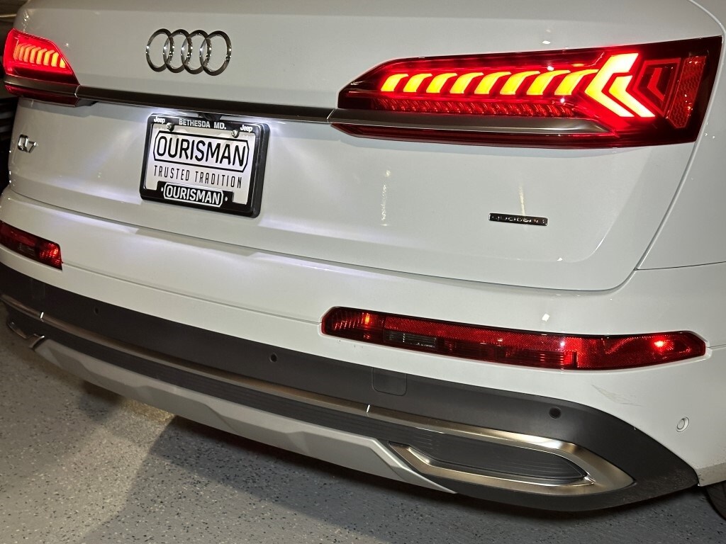 2022 Audi Q7 55 Premium photo 4
