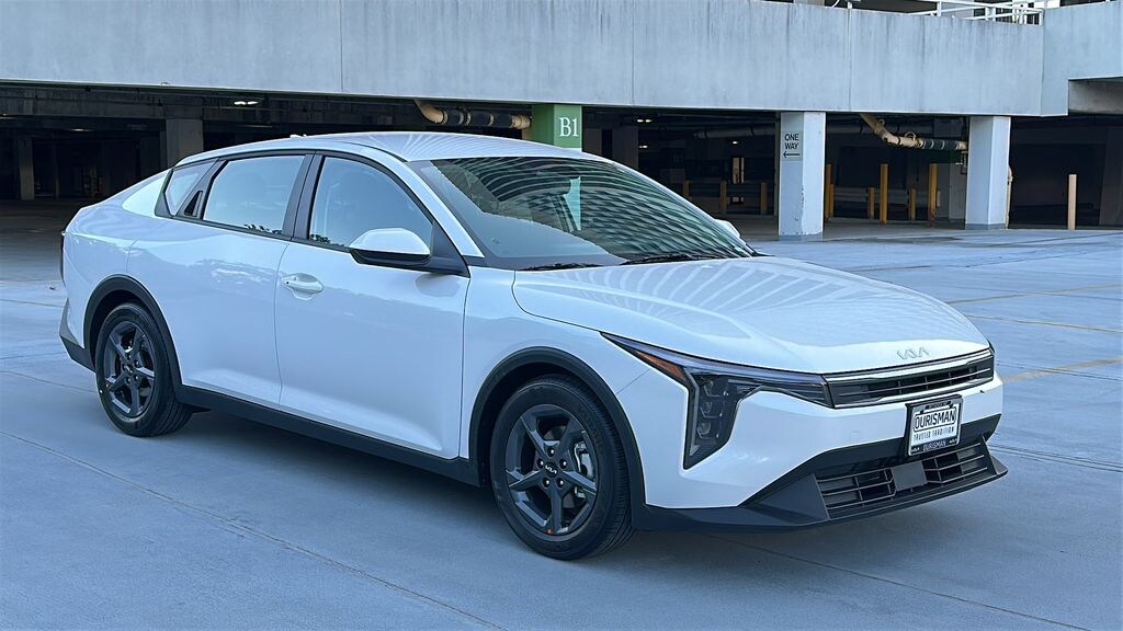 New 2026 Kia K4 LXS Sedan