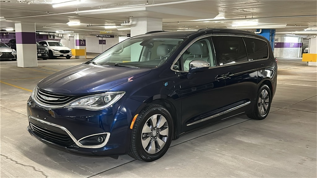 Used 2018 Chrysler Pacifica Hybrid Limited with VIN 2C4RC1N79JR276307 for sale in Chevy Chase, MD