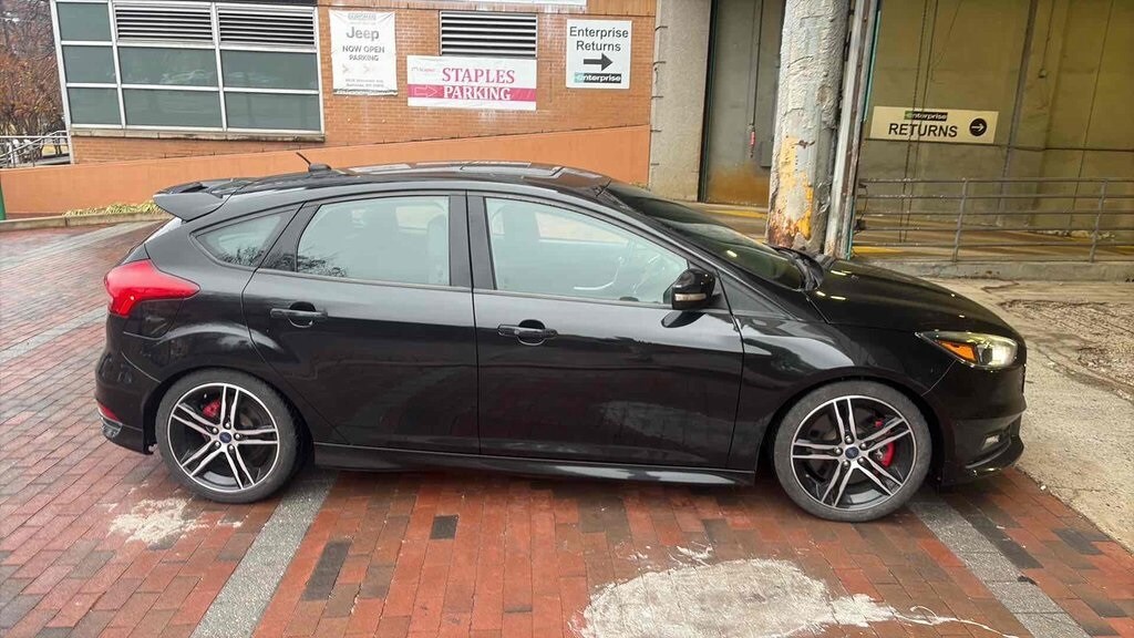 2015 Ford Focus ST photo 2