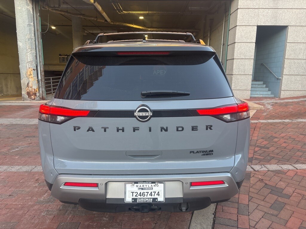 2023 Nissan Pathfinder Platinum photo 3