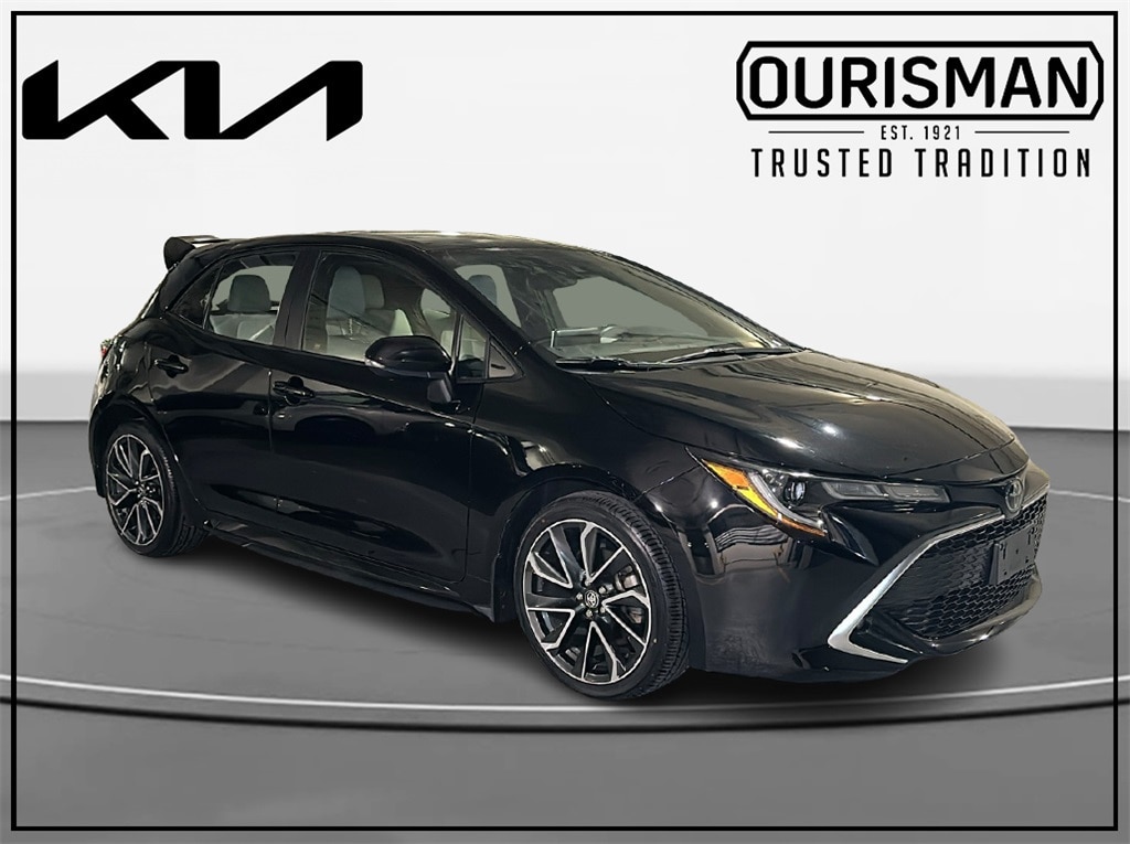 2020 Toyota Corolla Hatchback XSE's photo