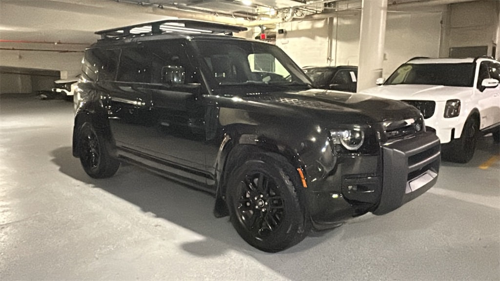 2022 Land Rover Defender X-Dynamic SE's photo