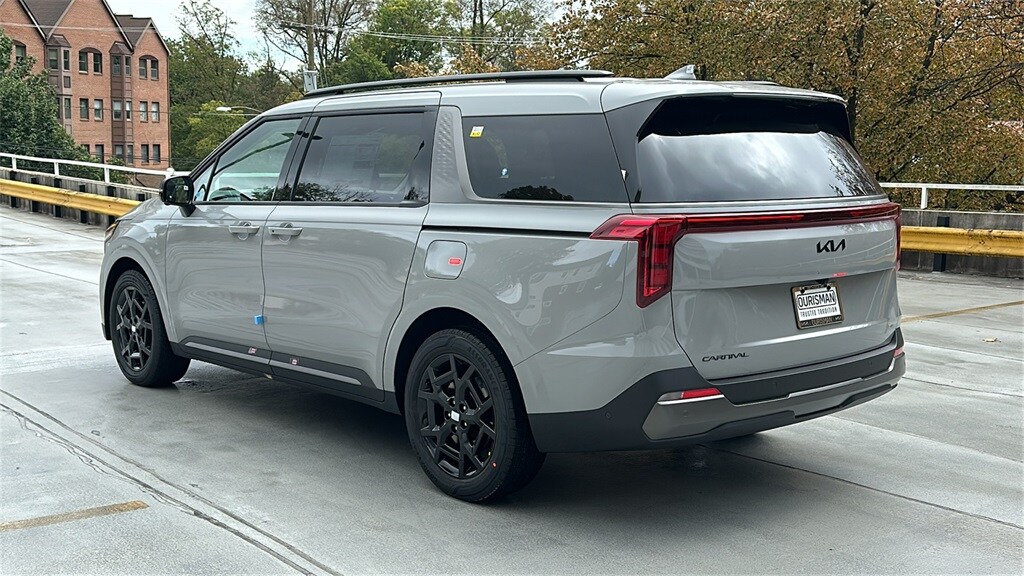 2026 Kia Carnival SX photo 3