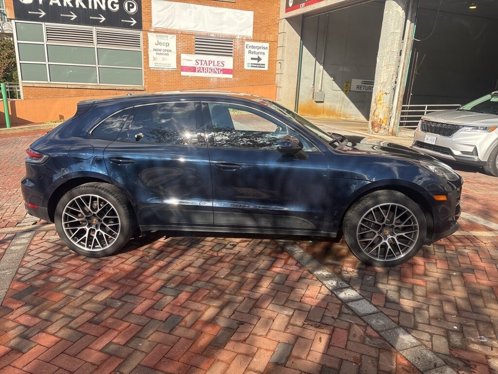 2020 Porsche Macan photo 2