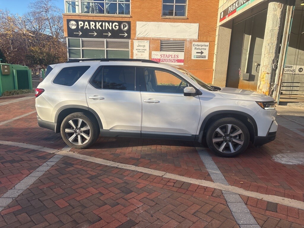 2023 Honda Pilot Touring photo 2