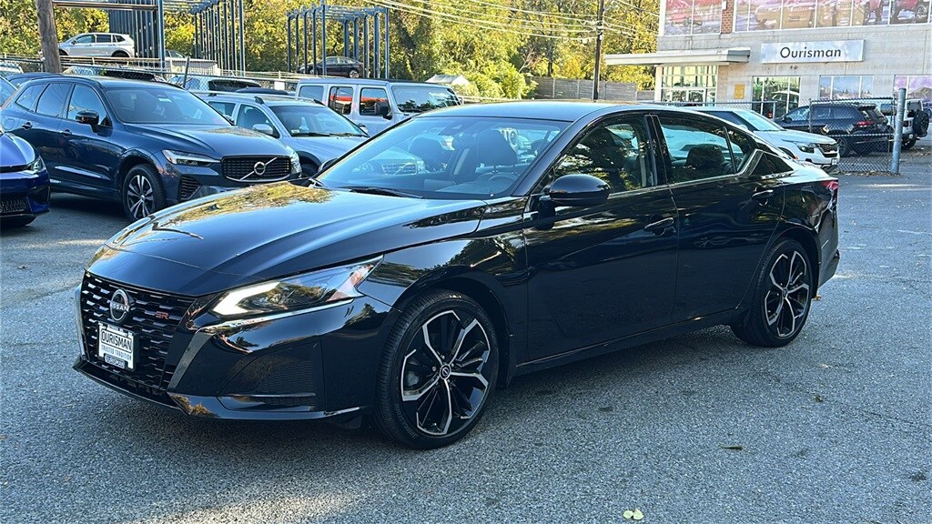 2024 Nissan Altima 2.5 SR photo 2