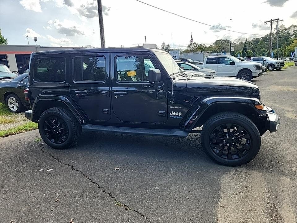 2022 Jeep Wrangler Unlimited 4xe Sahara photo 4