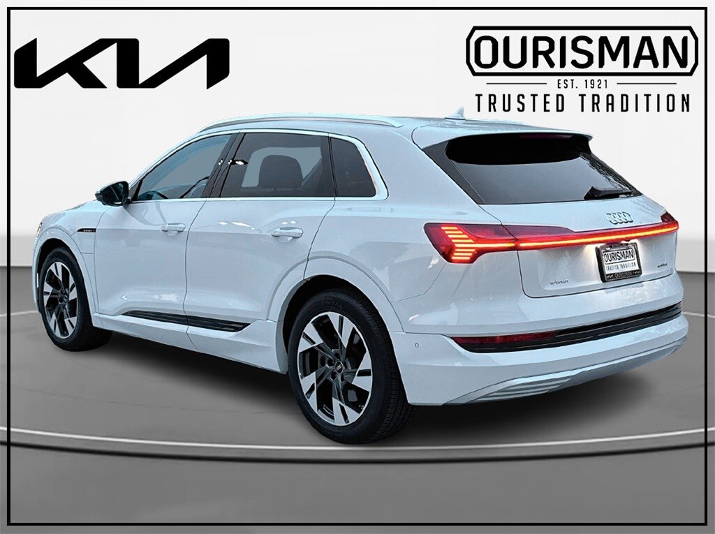 2023 Audi e-tron Premium Plus photo 2