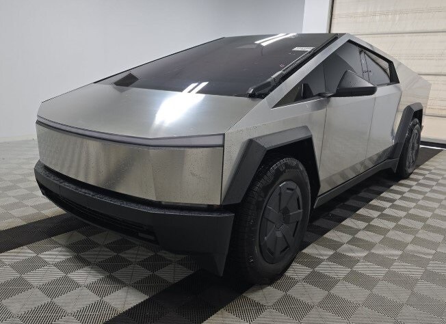 2024 Tesla Cybertruck photo 2