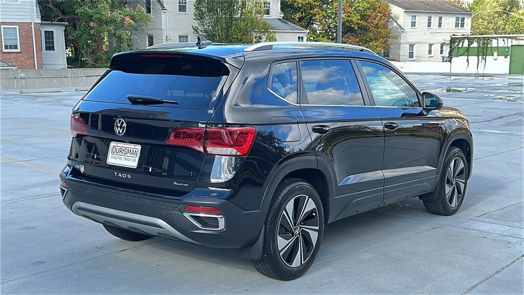 2024 Volkswagen Taos SE photo 3