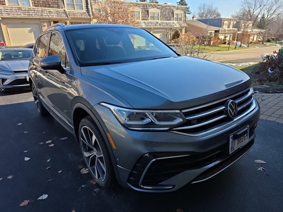 2023 Volkswagen Tiguan SEL R-LINE's photo