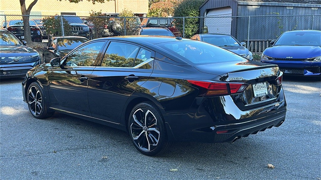 2024 Nissan Altima 2.5 SR photo 3